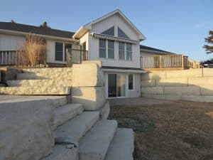 Retaining wall with steps big blocks
